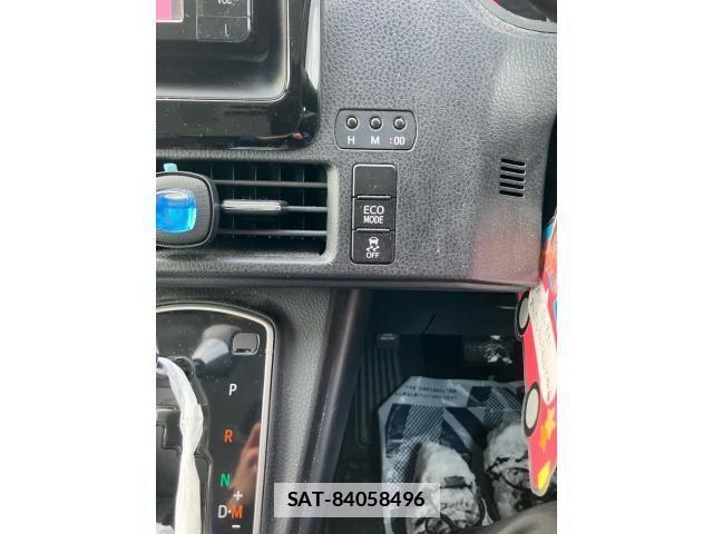 Toyota VOXY 2015-08 3391065-28