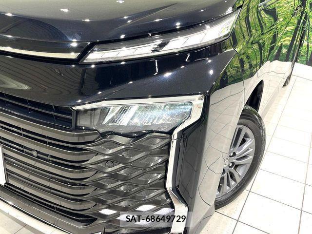 Toyota VOXY 2024-06 3779755-12