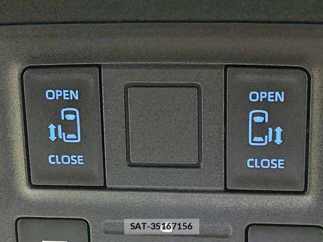 Toyota VOXY 2025-04 4051564-7