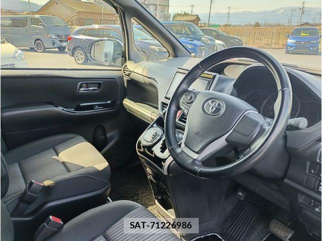 Toyota VOXY 2018-08 4244135-10