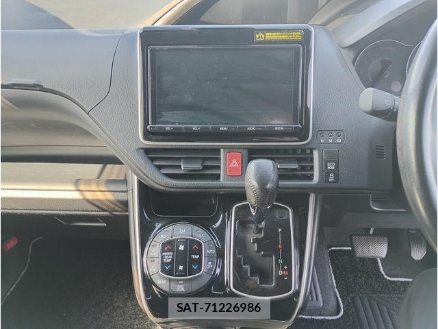 Toyota VOXY 2018-08 4244135-11