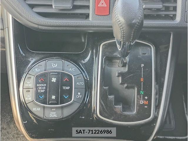 Toyota VOXY 2018-08 4244135-13