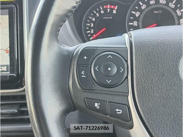 Toyota VOXY 2018-08 4244135-17