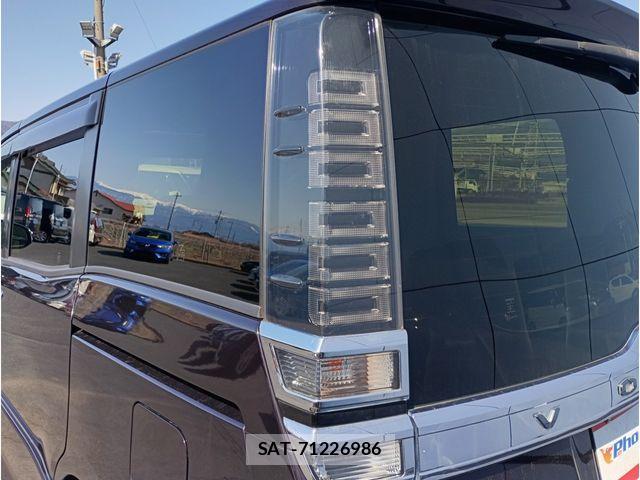 Toyota VOXY 2018-08 4244135-25