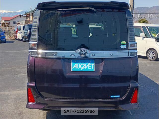 Toyota VOXY 2018-08 4244135-4