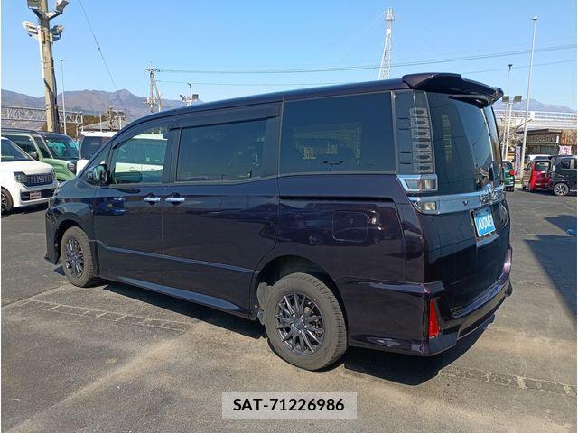Toyota VOXY 2018-08 4244135-5