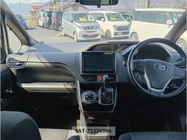 Toyota VOXY 2018-08 4244135-6