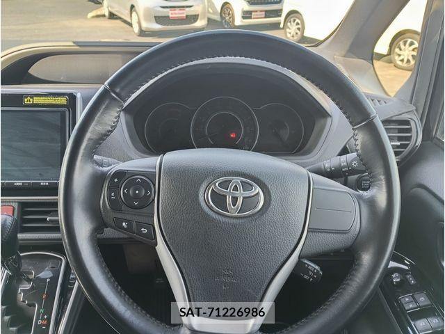 Toyota VOXY 2018-08 4244135-8