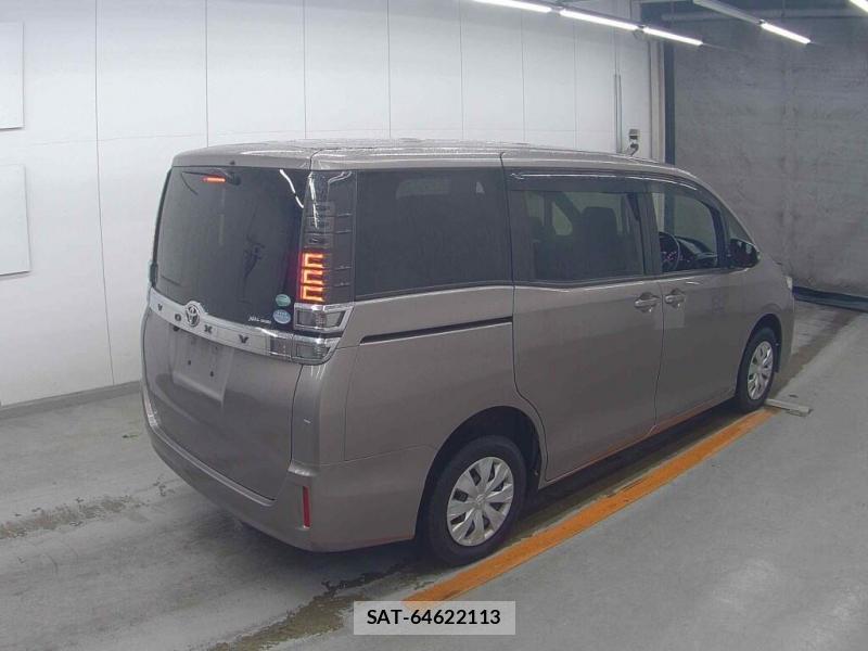 Toyota VOXY 2019-05 7686364-1