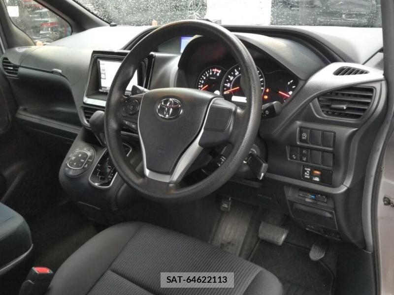 Toyota VOXY 2019-05 7686364-4