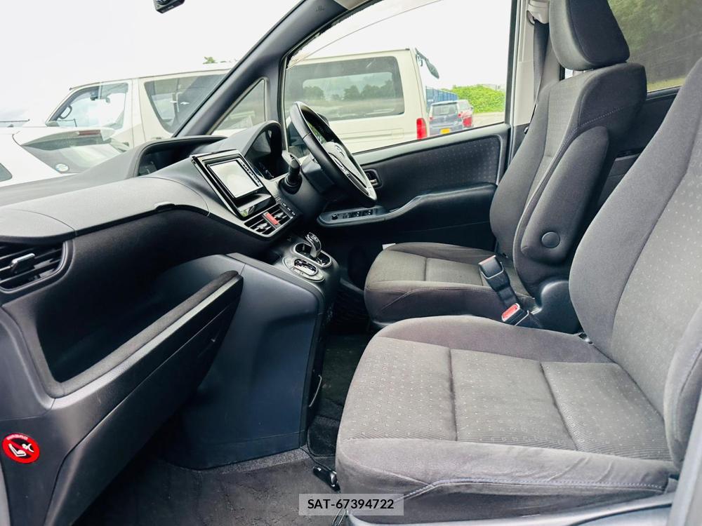 Toyota VOXY 2017 7268133-10