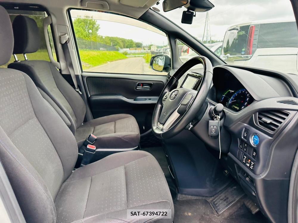 Toyota VOXY 2017 7268133-11