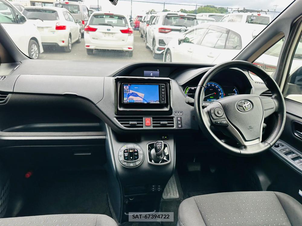 Toyota VOXY 2017 7268133-12