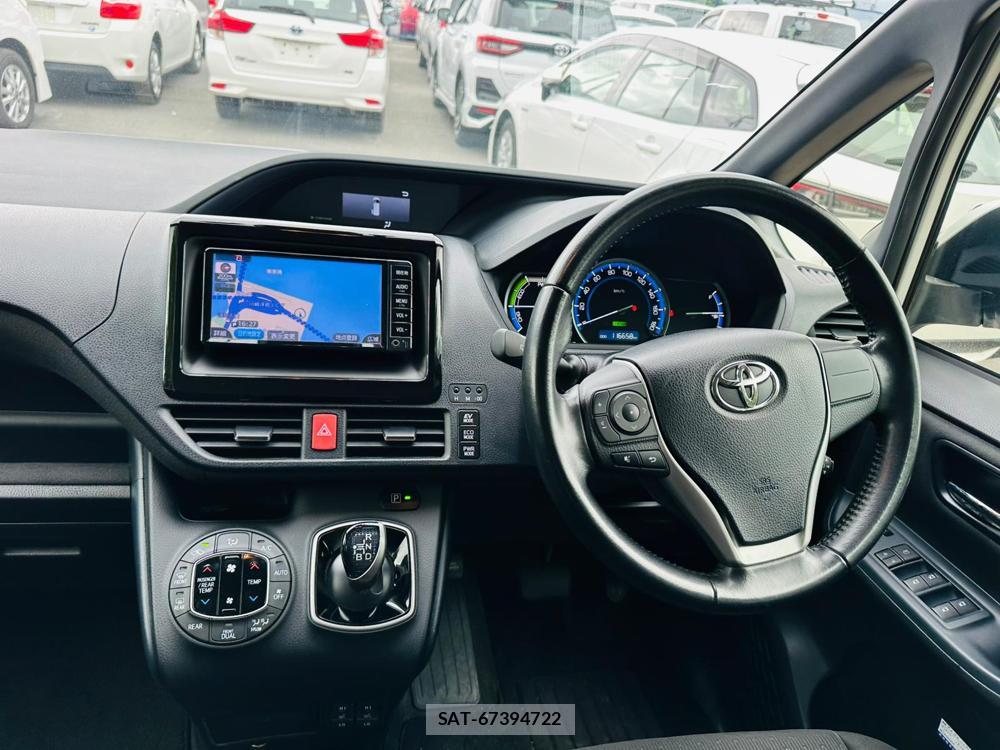 Toyota VOXY 2017 7268133-13