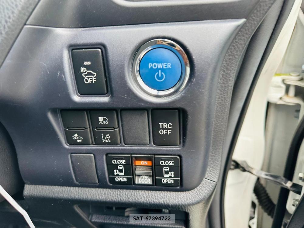 Toyota VOXY 2017 7268133-16
