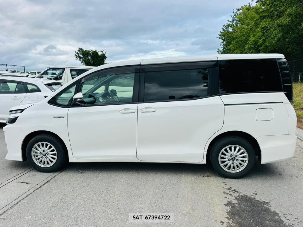 Toyota VOXY 2017 7268133-1