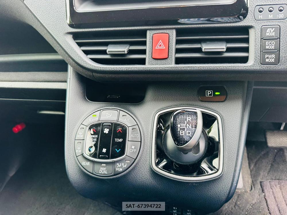 Toyota VOXY 2017 7268133-19