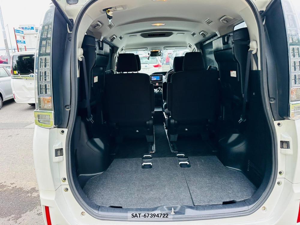 Toyota VOXY 2017 7268133-25