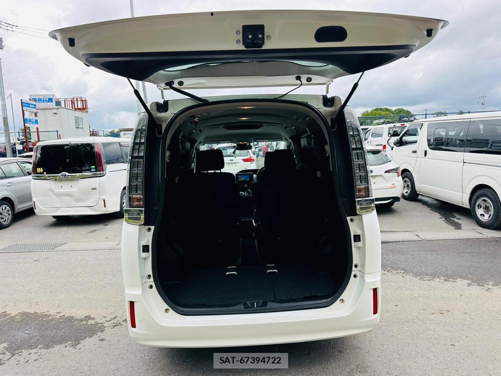 Toyota VOXY 2017 7268133-26