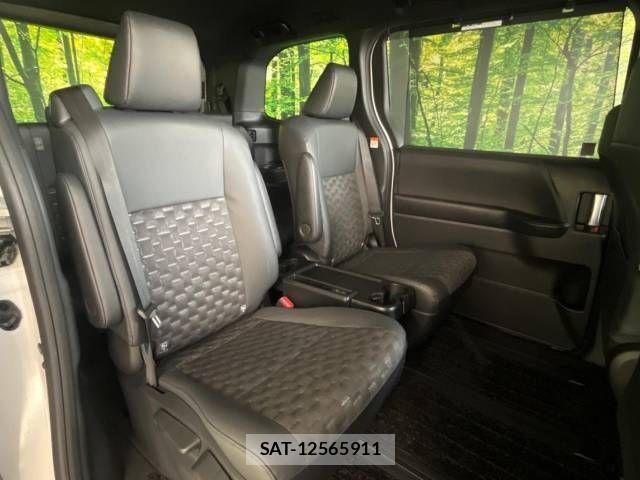 Toyota VOXY HYBRID 2022-03 515300-9