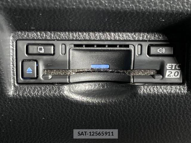 Toyota VOXY HYBRID 2022-03 515300-7