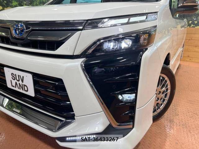 Toyota VOXY HYBRID 2021-08 534318-12