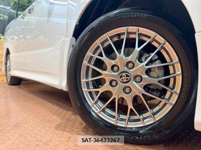 Toyota VOXY HYBRID 2021-08 534318-13