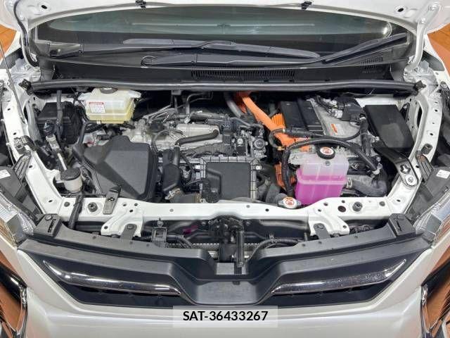 Toyota VOXY HYBRID 2021-08 534318-18