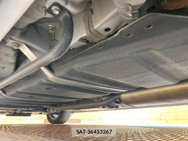 Toyota VOXY HYBRID 2021-08 534318-19