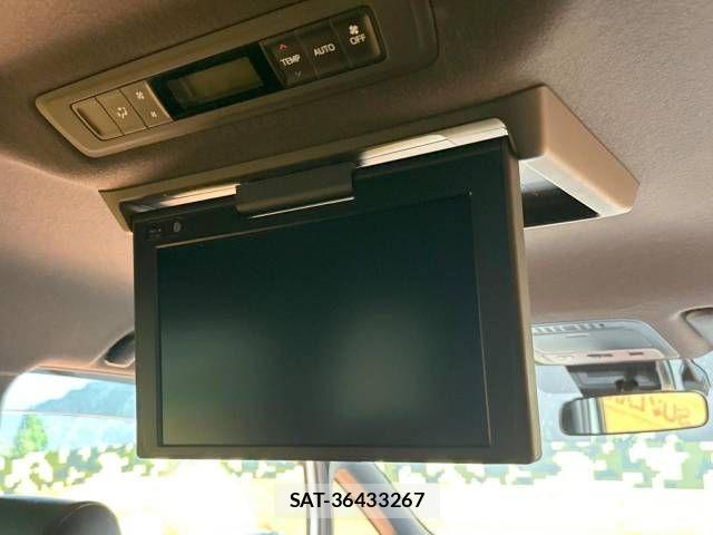 Toyota VOXY HYBRID 2021-08 534318-3