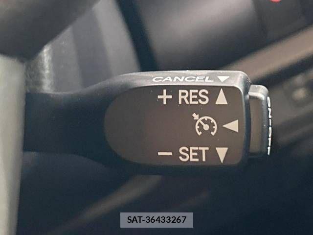 Toyota VOXY HYBRID 2021-08 534318-7