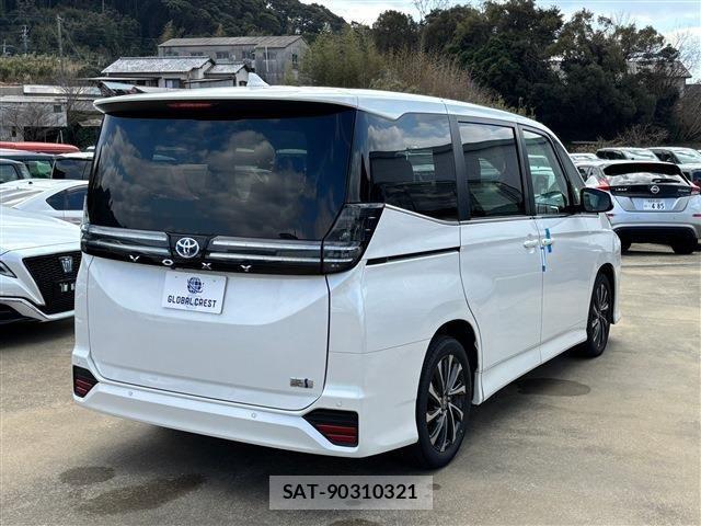 Toyota VOXY HYBRID 2024-06 693323-12