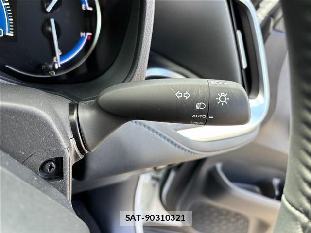 Toyota VOXY HYBRID 2024-06 693323-25