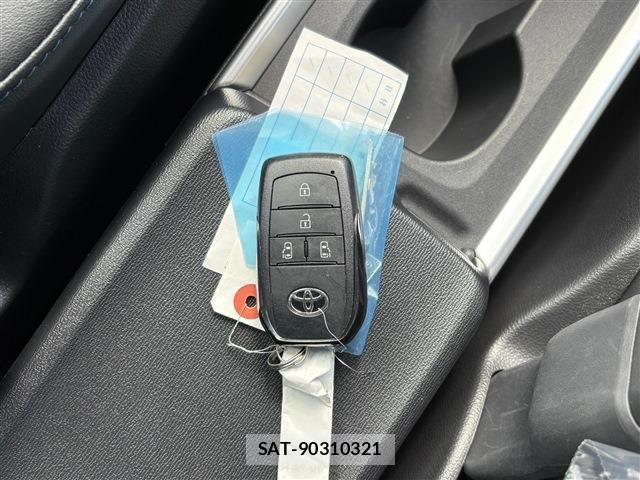 Toyota VOXY HYBRID 2024-06 693323-28