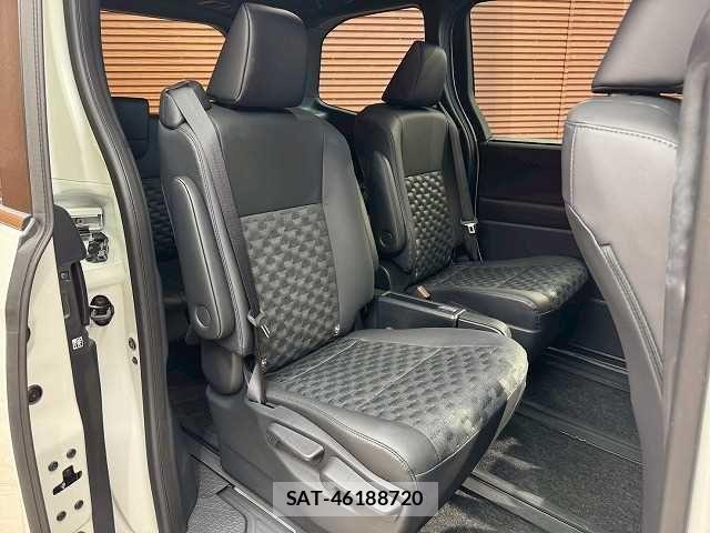 Toyota VOXY HYBRID 2025-01 934383-9