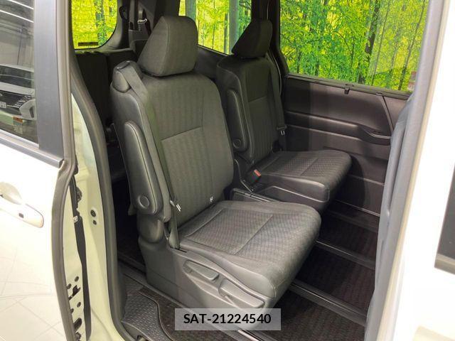 Toyota VOXY HYBRID 2023-02 977883-8