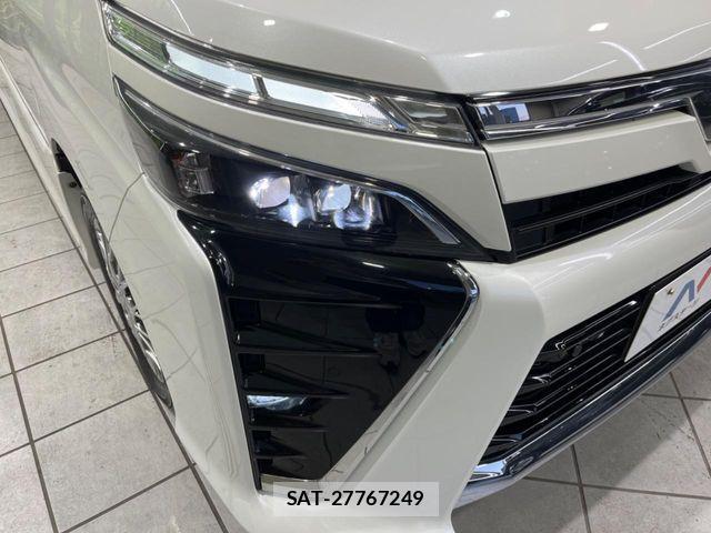Toyota VOXY HYBRID 2020-11 1075431-12