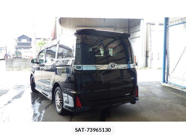Toyota VOXY HYBRID 2016-11 1128037-2