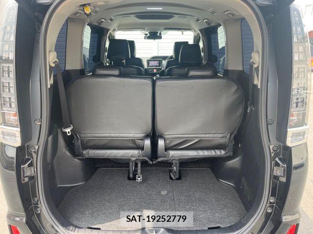 Toyota VOXY HYBRID 2017-03 1299989-12
