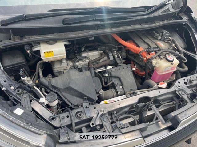 Toyota VOXY HYBRID 2017-03 1299989-19