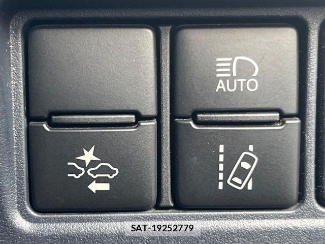 Toyota VOXY HYBRID 2017-03 1299989-3