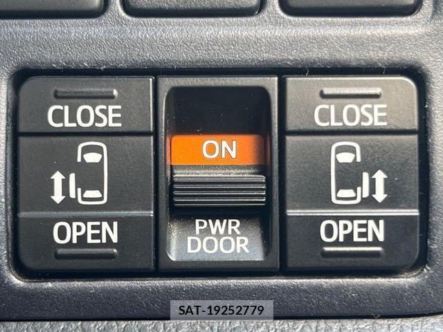 Toyota VOXY HYBRID 2017-03 1299989-4
