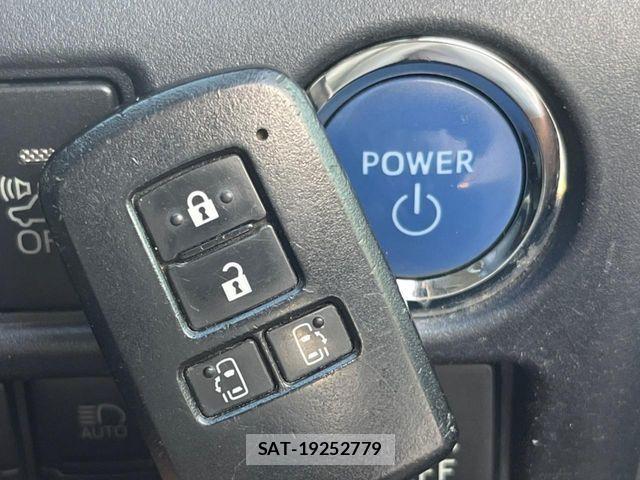 Toyota VOXY HYBRID 2017-03 1299989-6