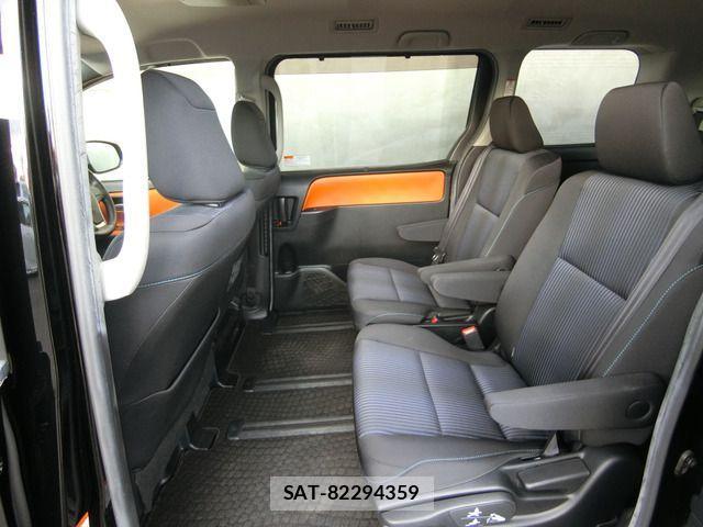 Toyota VOXY HYBRID 2016-03 1386924-9