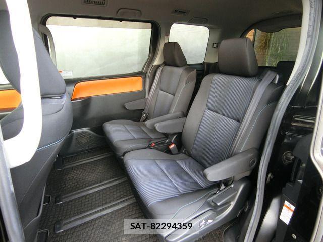 Toyota VOXY HYBRID 2016-03 1386924-10
