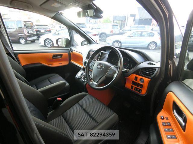 Toyota VOXY HYBRID 2016-03 1386924-13