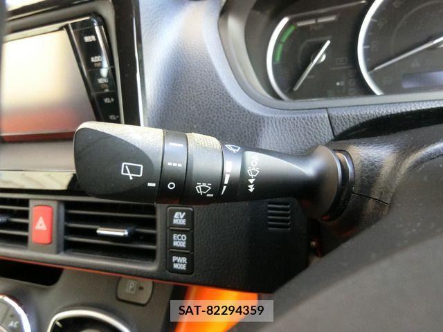 Toyota VOXY HYBRID 2016-03 1386924-19