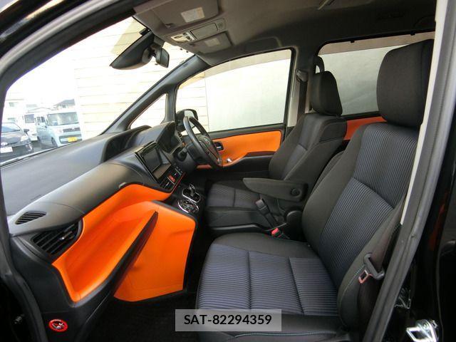 Toyota VOXY HYBRID 2016-03 1386924-7
