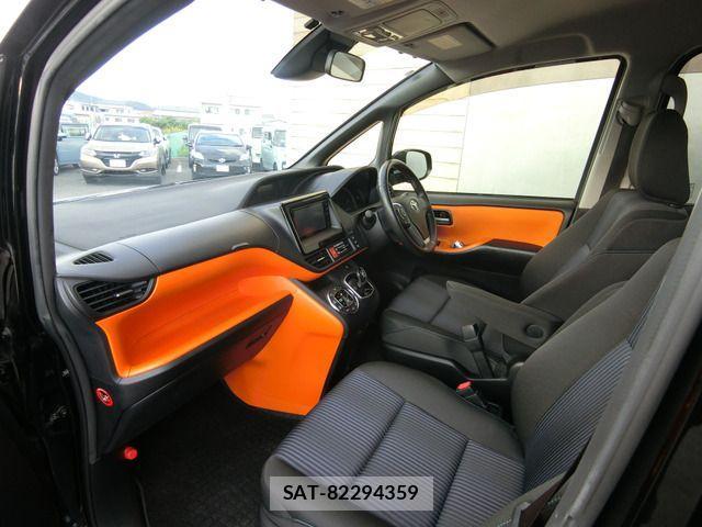 Toyota VOXY HYBRID 2016-03 1386924-8