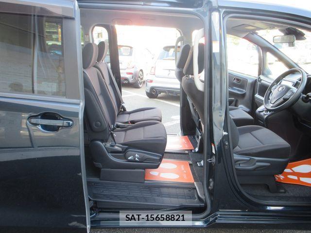 Toyota VOXY HYBRID 2016-04 1415541-12